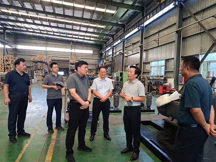 zhangtao-deputy-secretary-and-county-magistrate-of-wuzhi-country-led-the-person-in-charge-of-the-county-science-and-technology-bureau-to-visit-the-auliss-factory-for-inspection-and-guidance.png