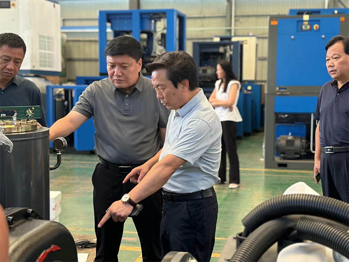 zhangtao-deputy-secretary-and-county-magistrate-of-wuzhi-country-led-the-person-in-charge-of-the-county-science-and-technology-bureau-to-visit-the-auliss-factory-for-inspection-and-guidance_3.jpg